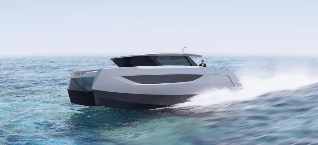 Die Sunreef 44 Ultima fährt schnell über das offene Meer, zeigt ihre fortschrittliche Eco-Speeder-Design und dynamischen Hybridantrieb. Diese Yacht bietet Geschwindigkeit, Stabilität und Luxus für längere Kreuzfahrten.